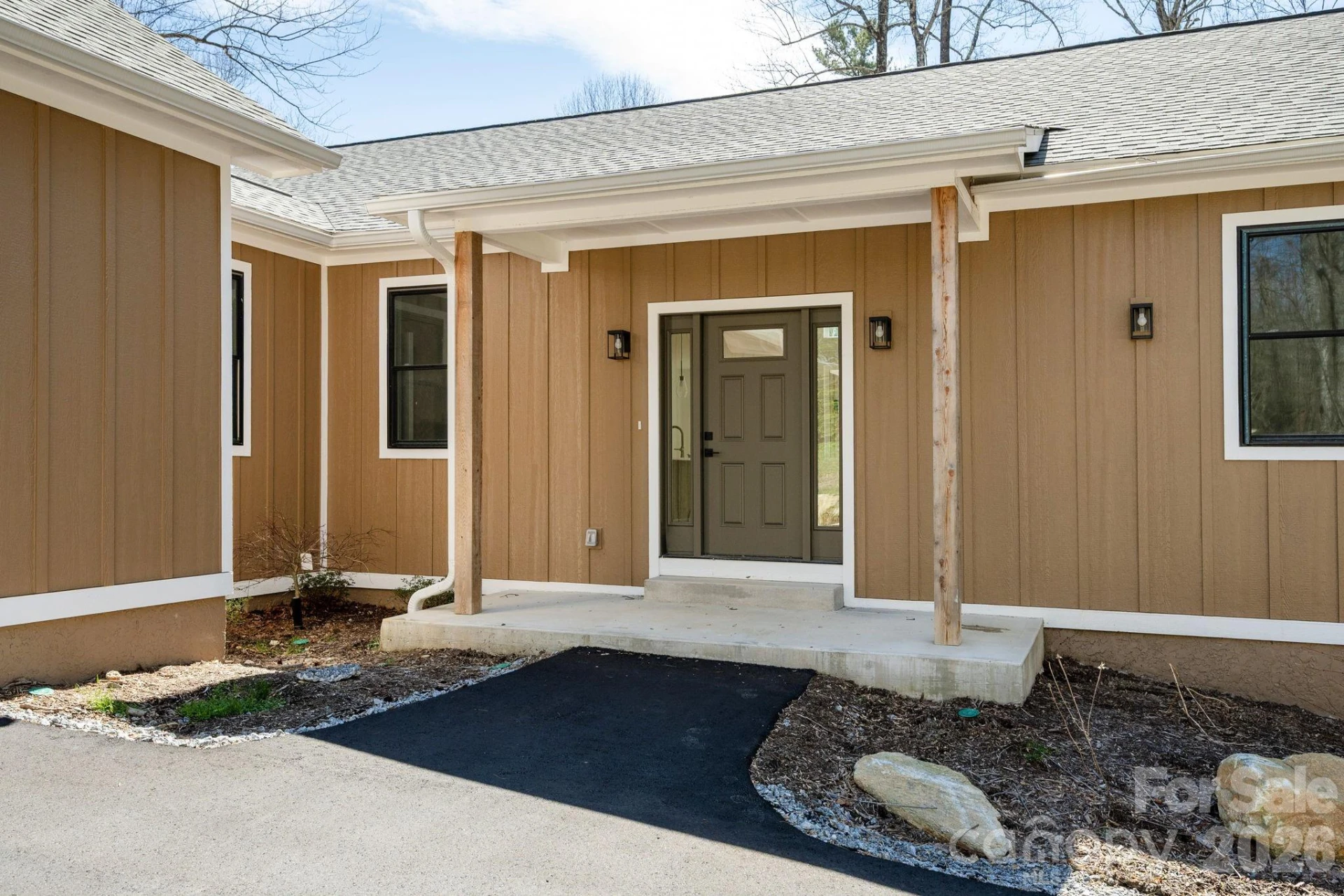 654 Hollybrook Drive - Photo 3