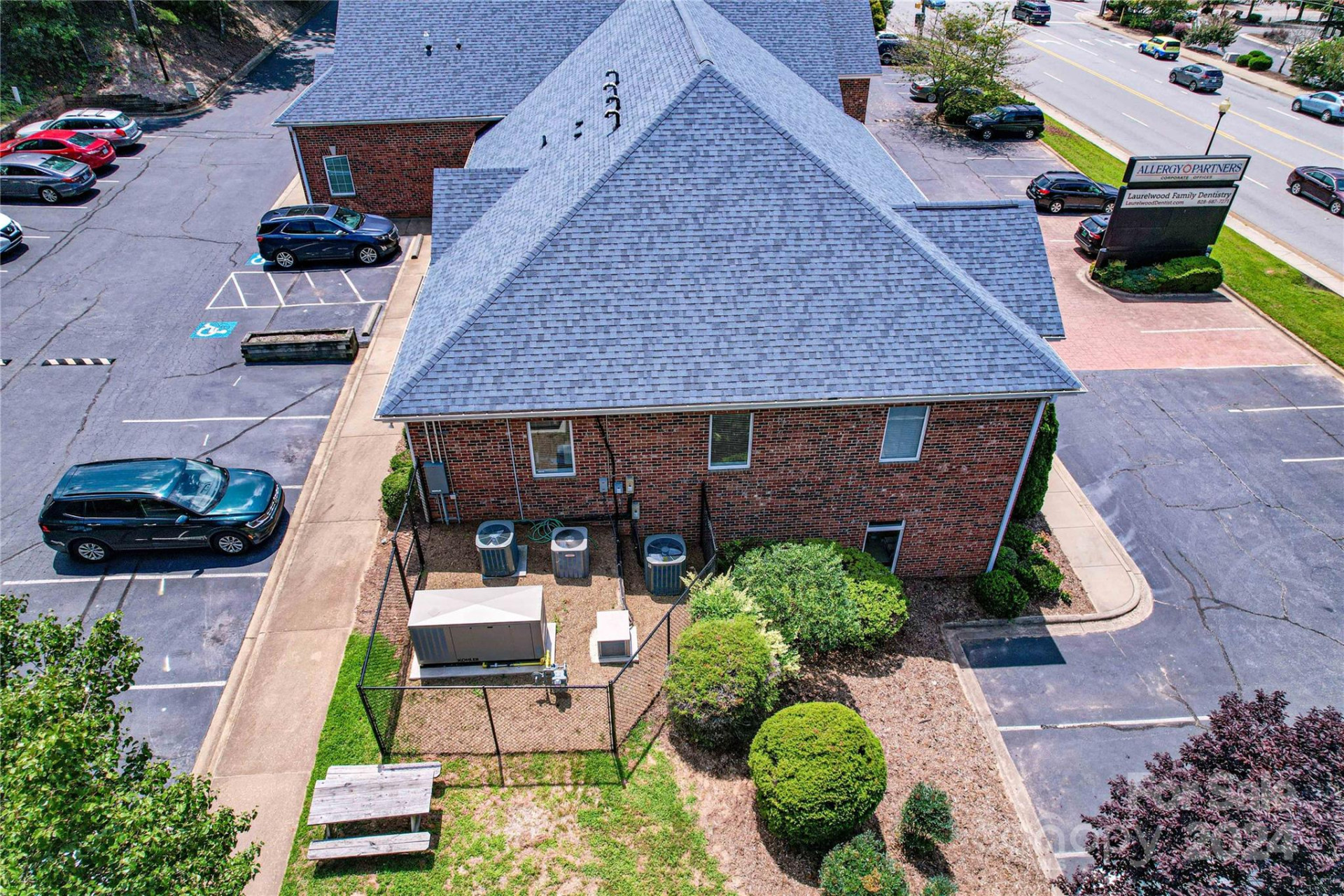 1978 Hendersonville Road - Photo 4