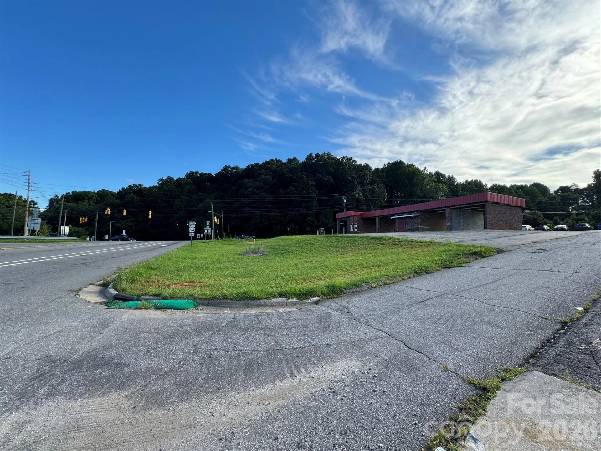 324 Sanford Drive - Photo 3