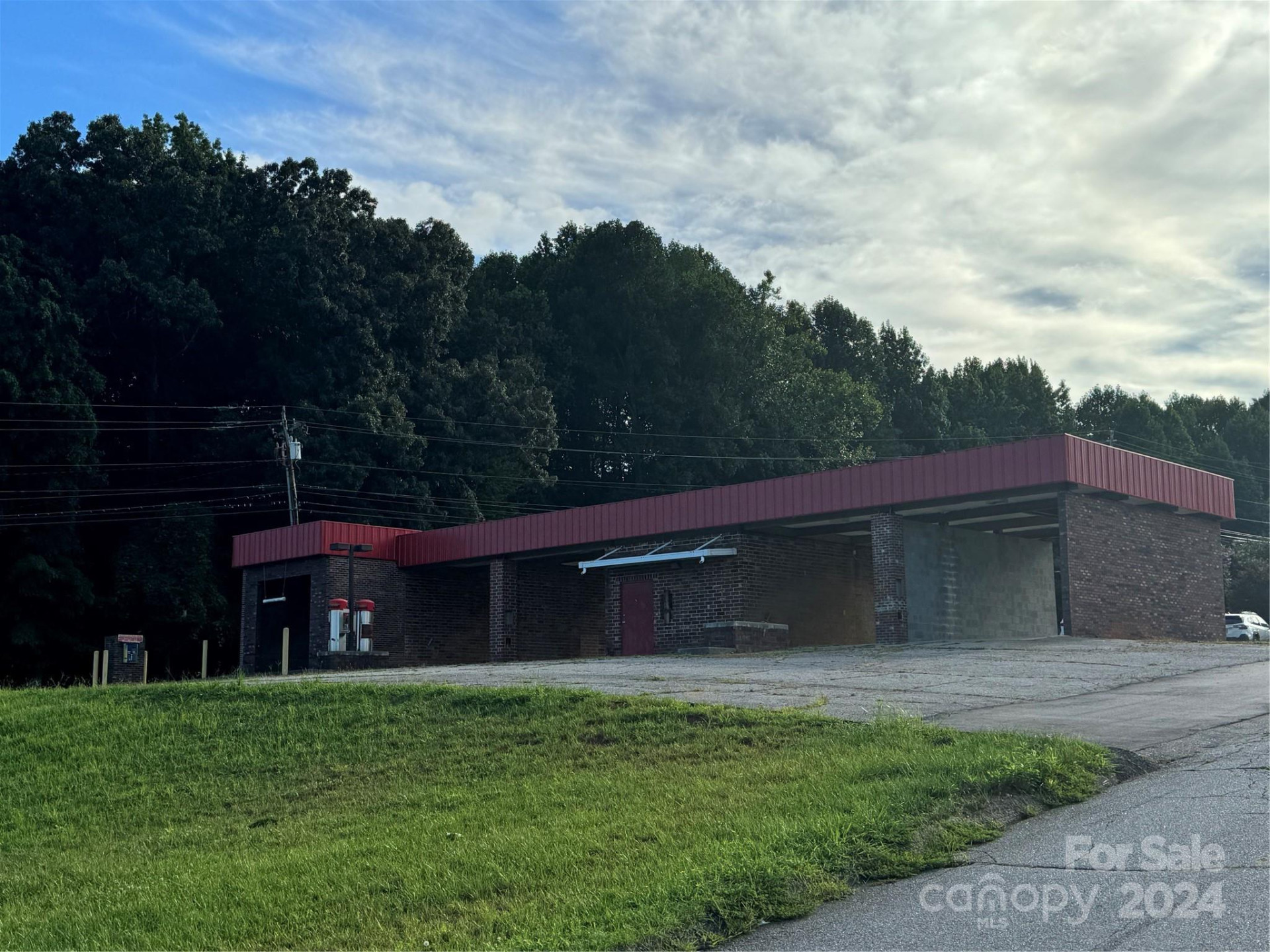 324 Sanford Drive - Photo 4