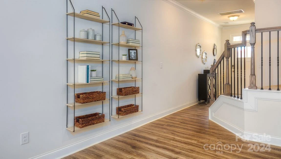 300 Creekview Road - Photo 4