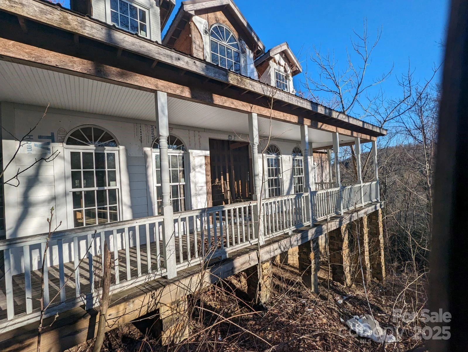 1605 Golden Road - Photo 2