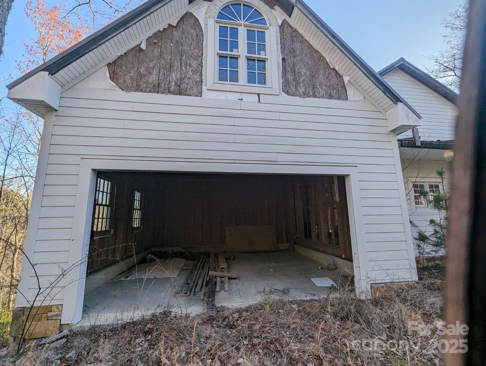 1605 Golden Road - Photo 5