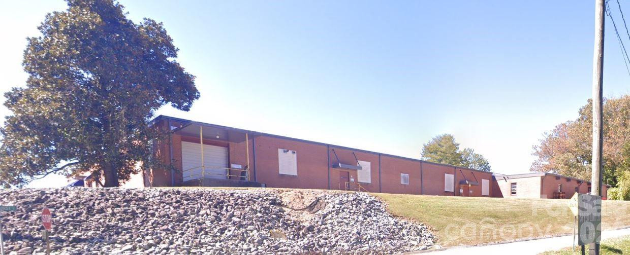 1495 North Main Street