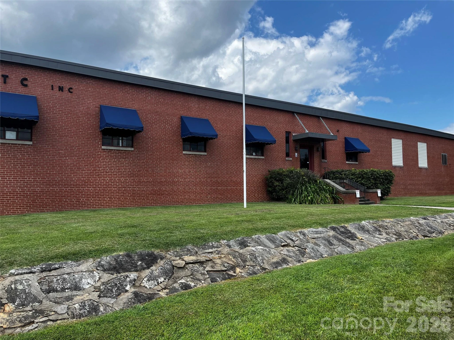 1495 North Main Street - Photo 2
