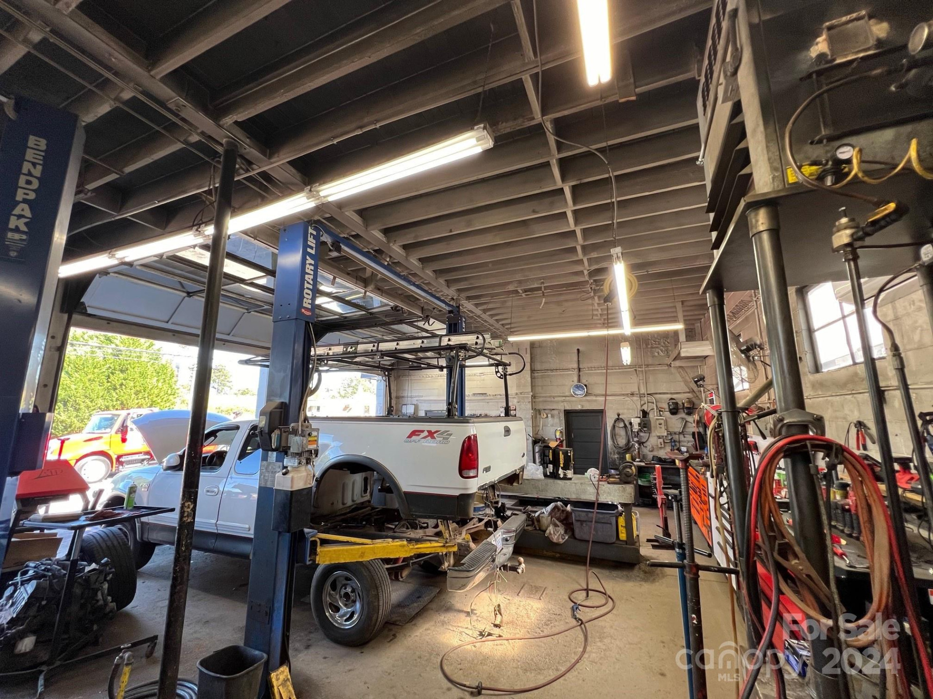 2140 US 70 Highway - Photo 6