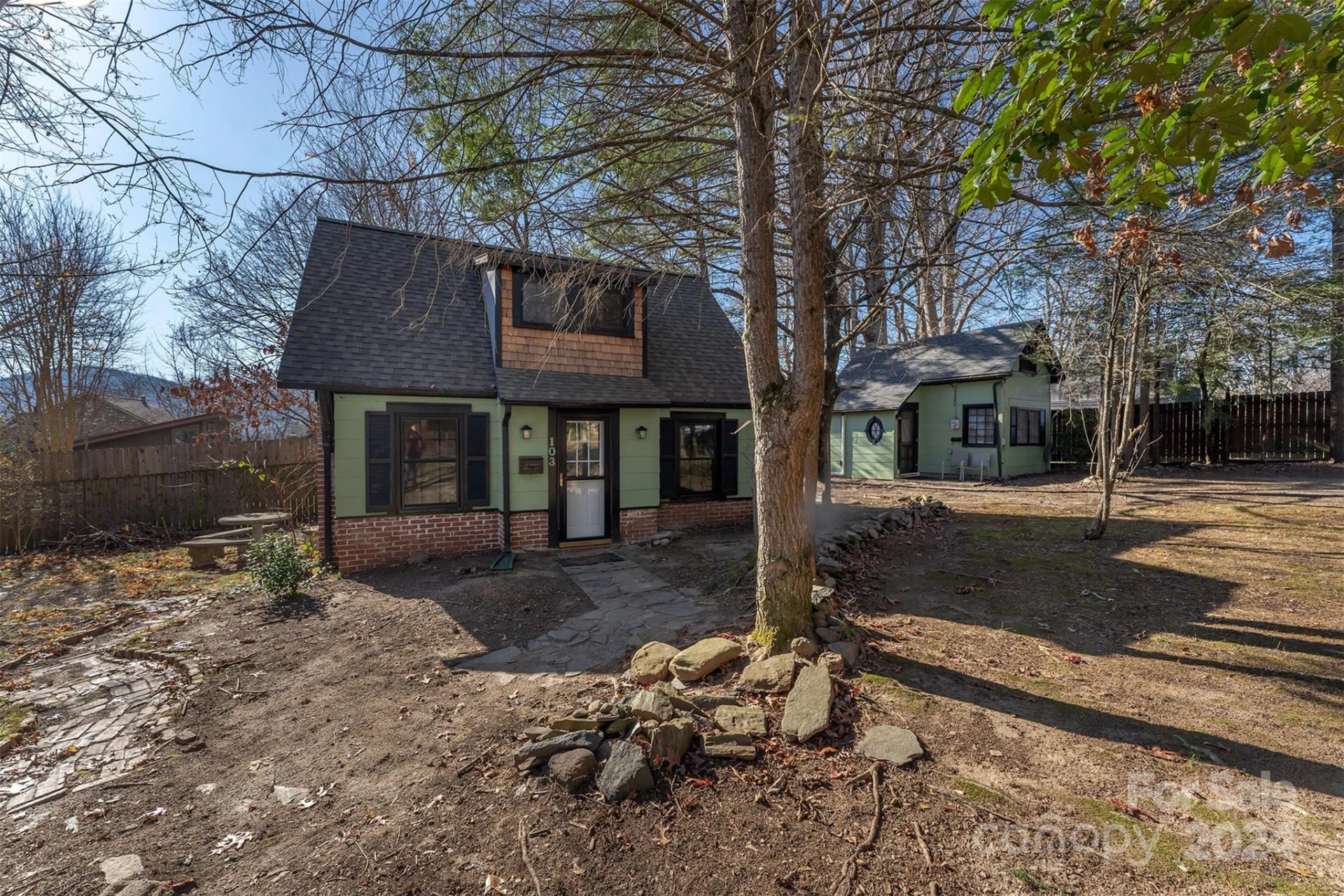 103 & 105 Pine Street - Photo 2