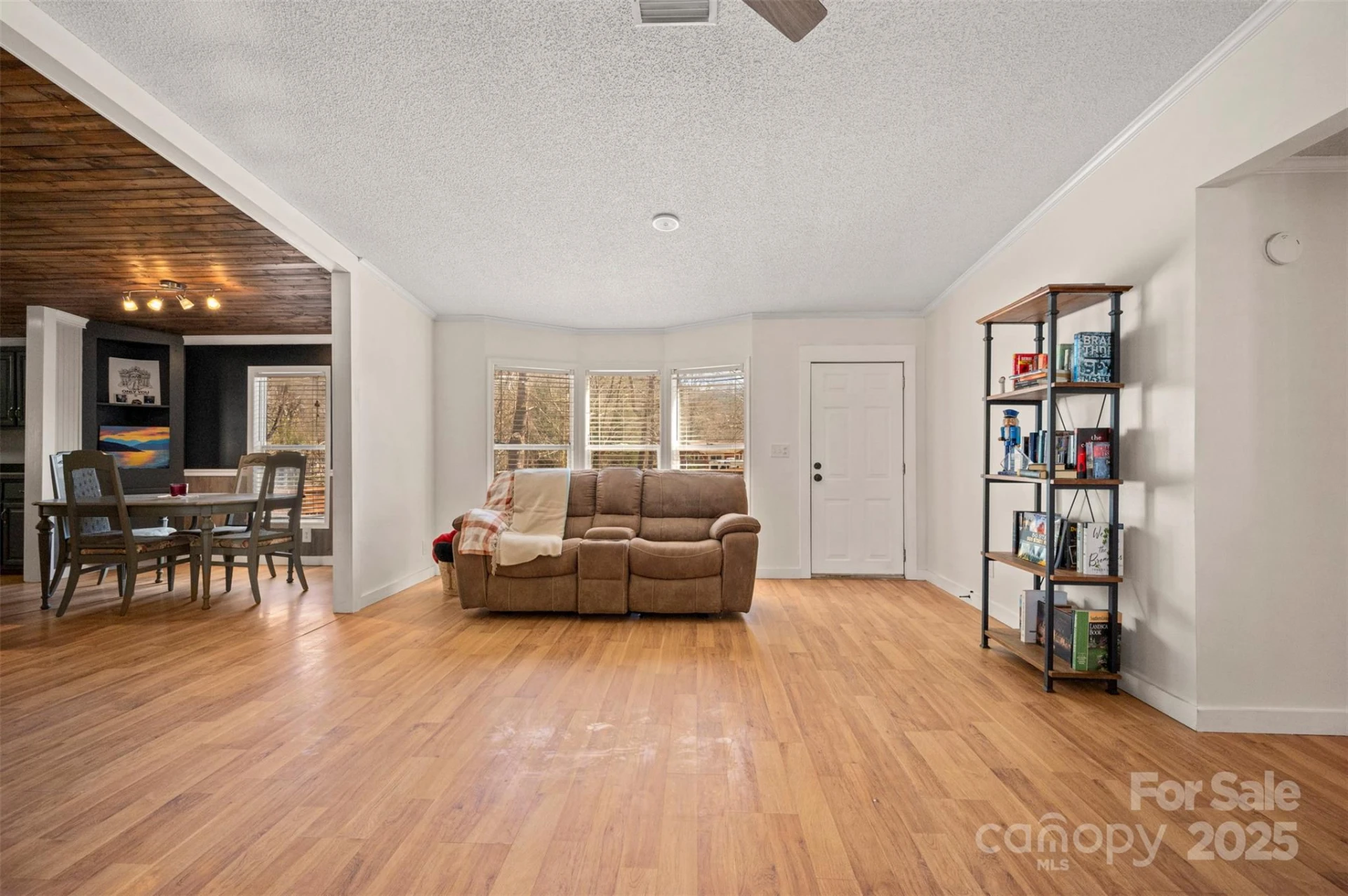 121 Julian Way - Photo 5