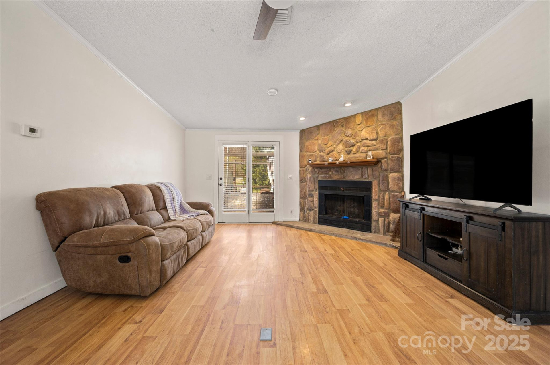 121 Julian Way - Photo 6