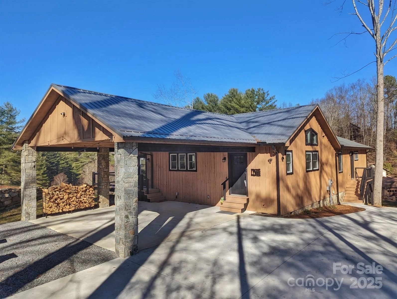 600 Pinewood Drive - Photo 2