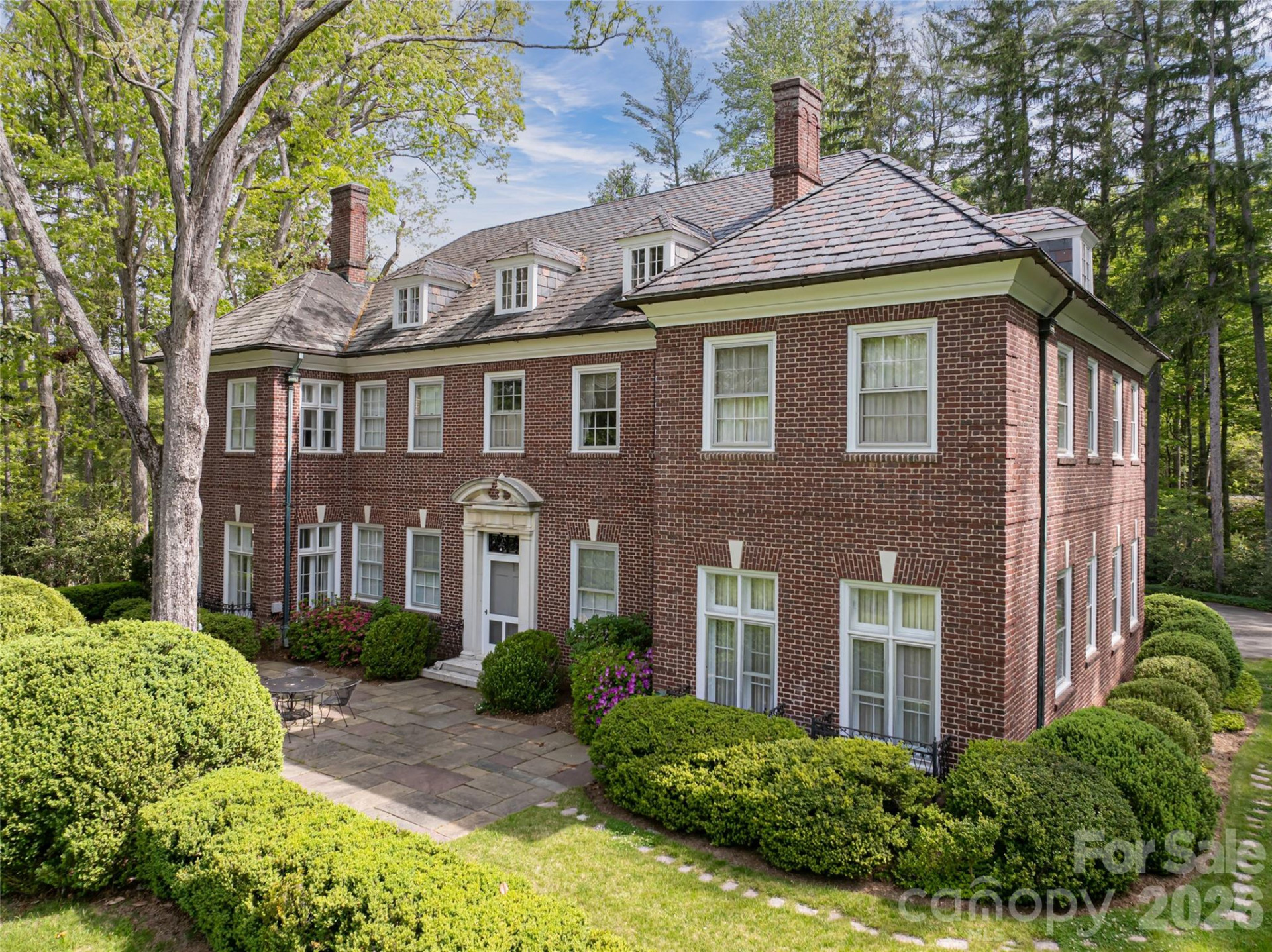 407 Vanderbilt Road - Photo 2