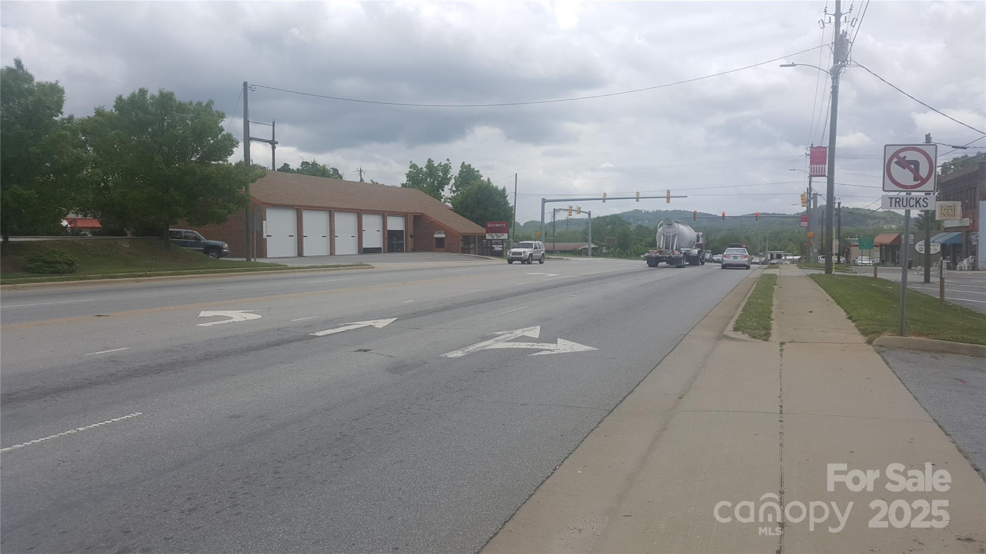 3665 Hendersonville Road - Photo 4