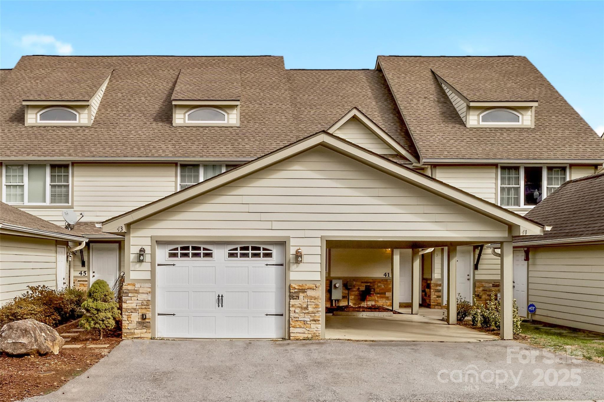 41 Rotunda Circle - Photo 2