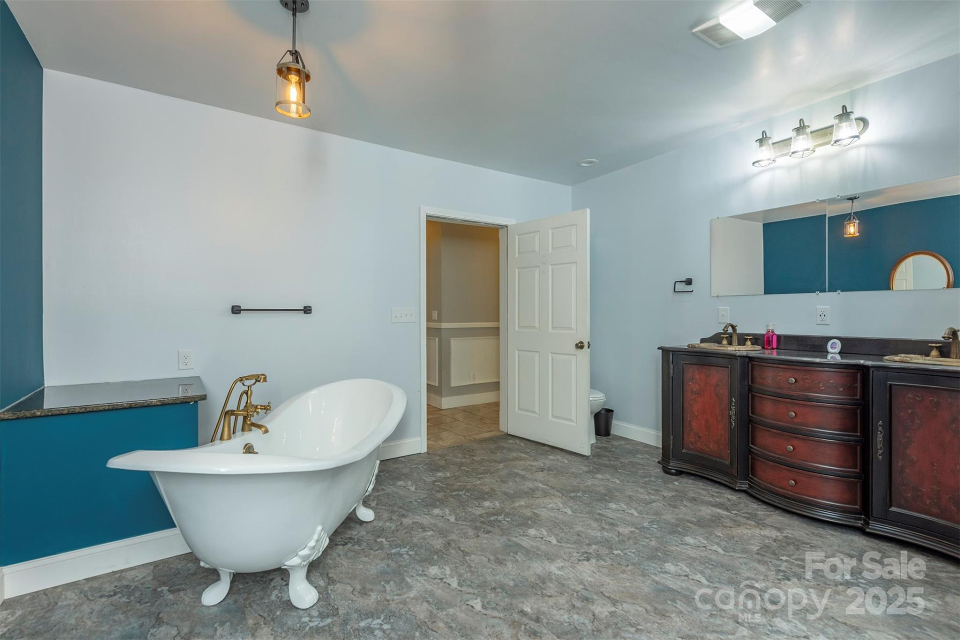 1740 Haywood Road - Photo 17