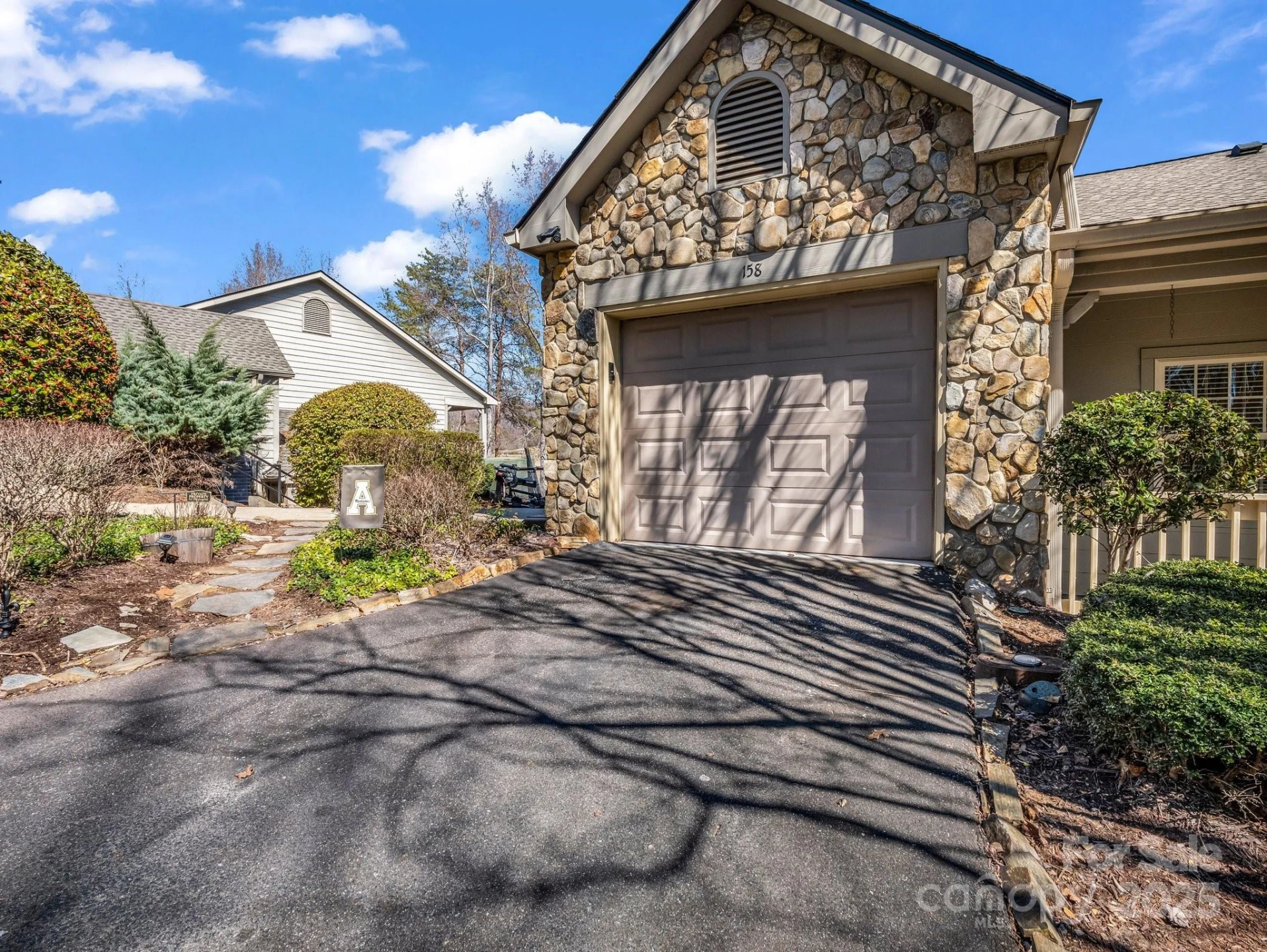 158 Stonecrest Court - Photo 2