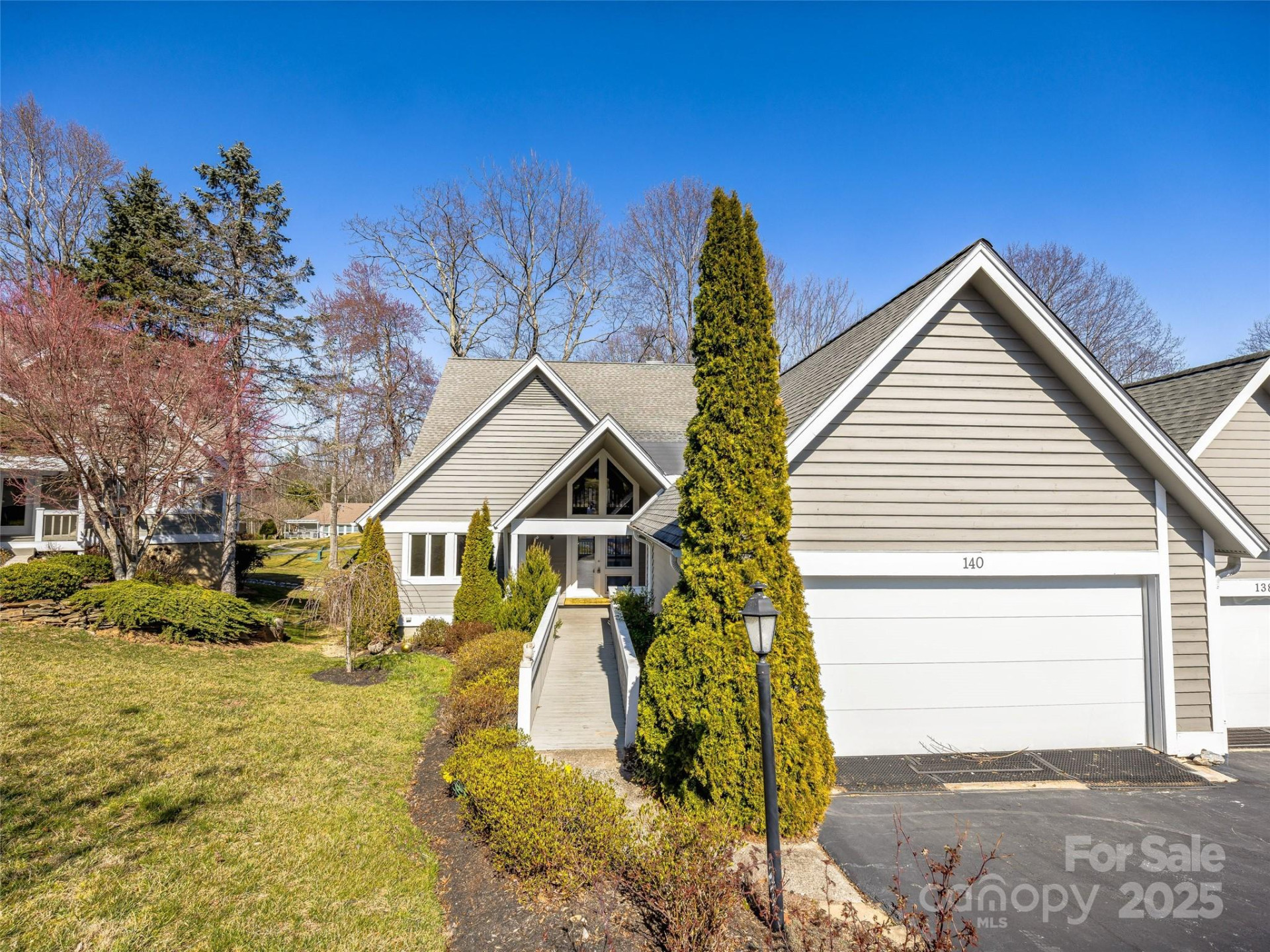 140 Overlook Drive - Photo 2