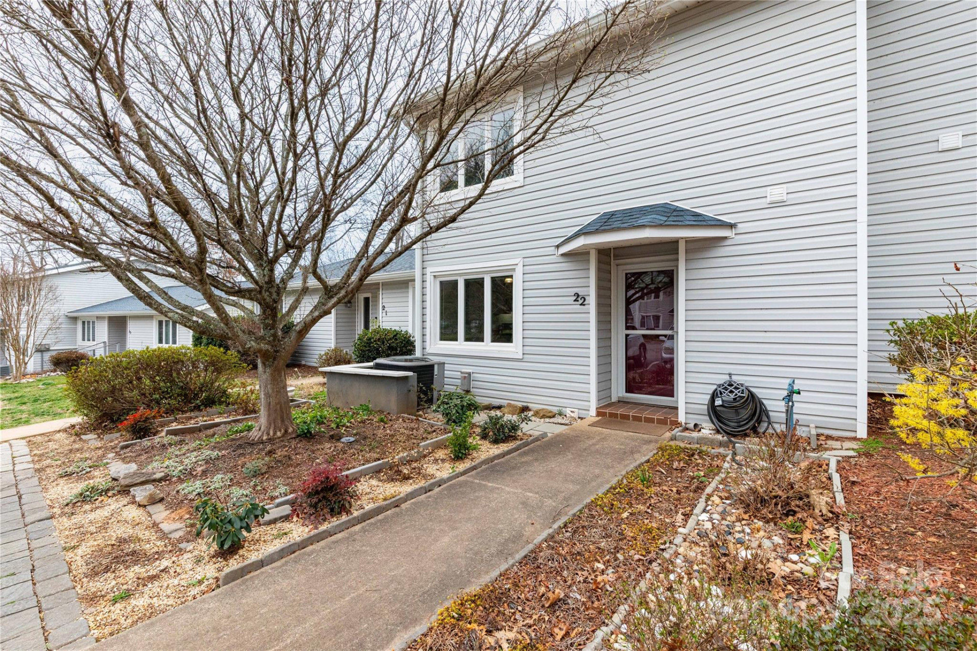 22 Hollybrook Drive - Photo 2