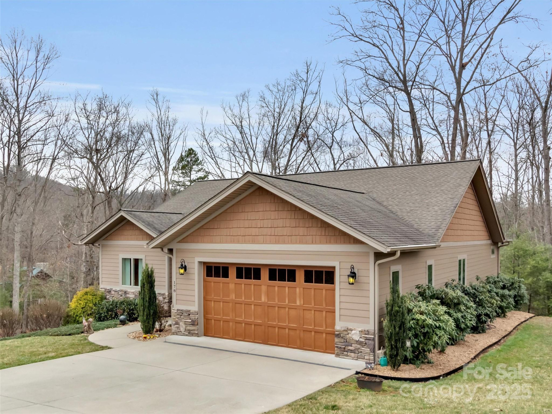 178 Sapphire Place - Photo 2