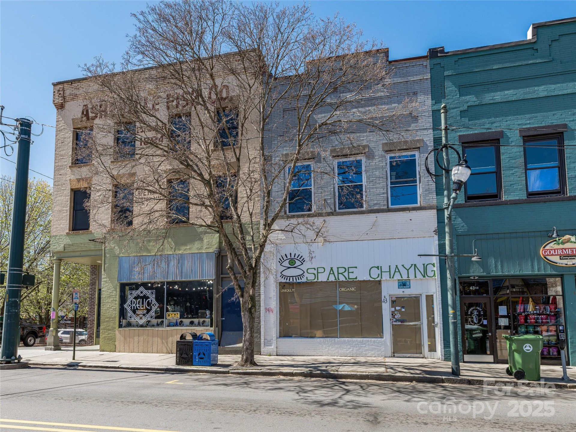 43 Broadway Street - Photo 2