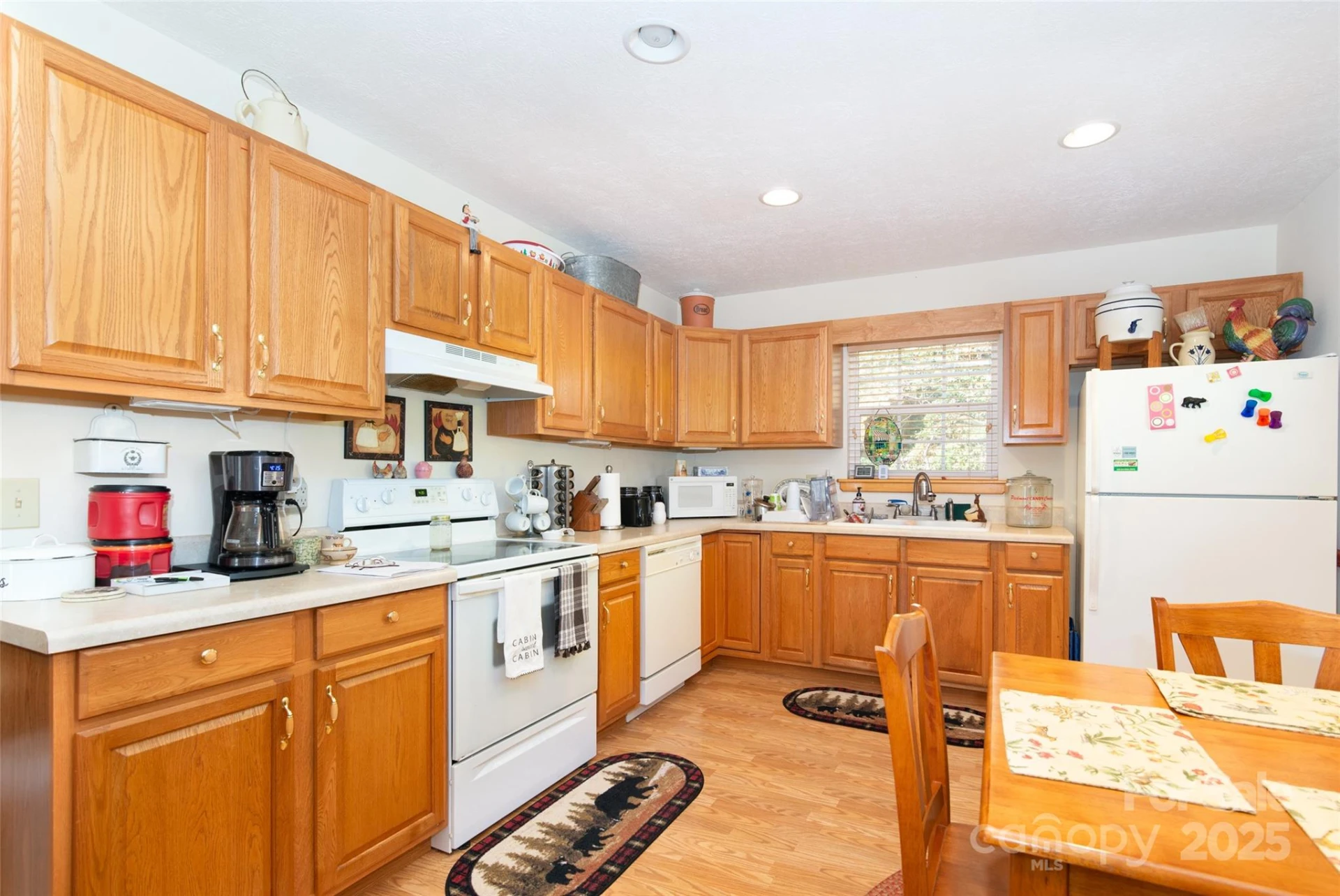 215 Honeysuckle Lane - Photo 5