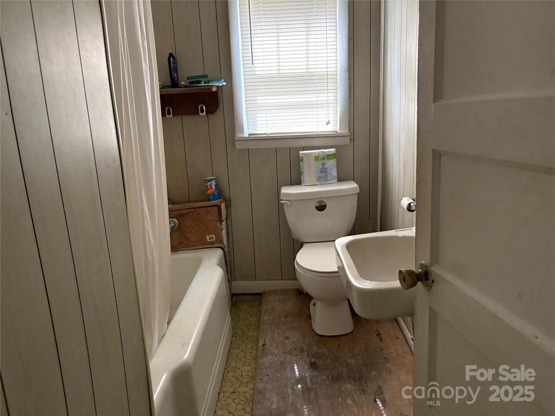 8951 US 25/70 Highway - Photo 18