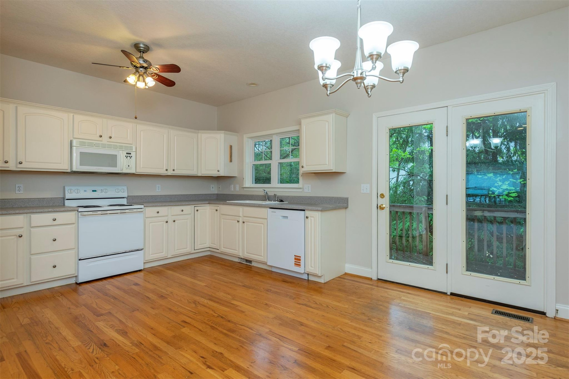 3 Teresa Way - Photo 6