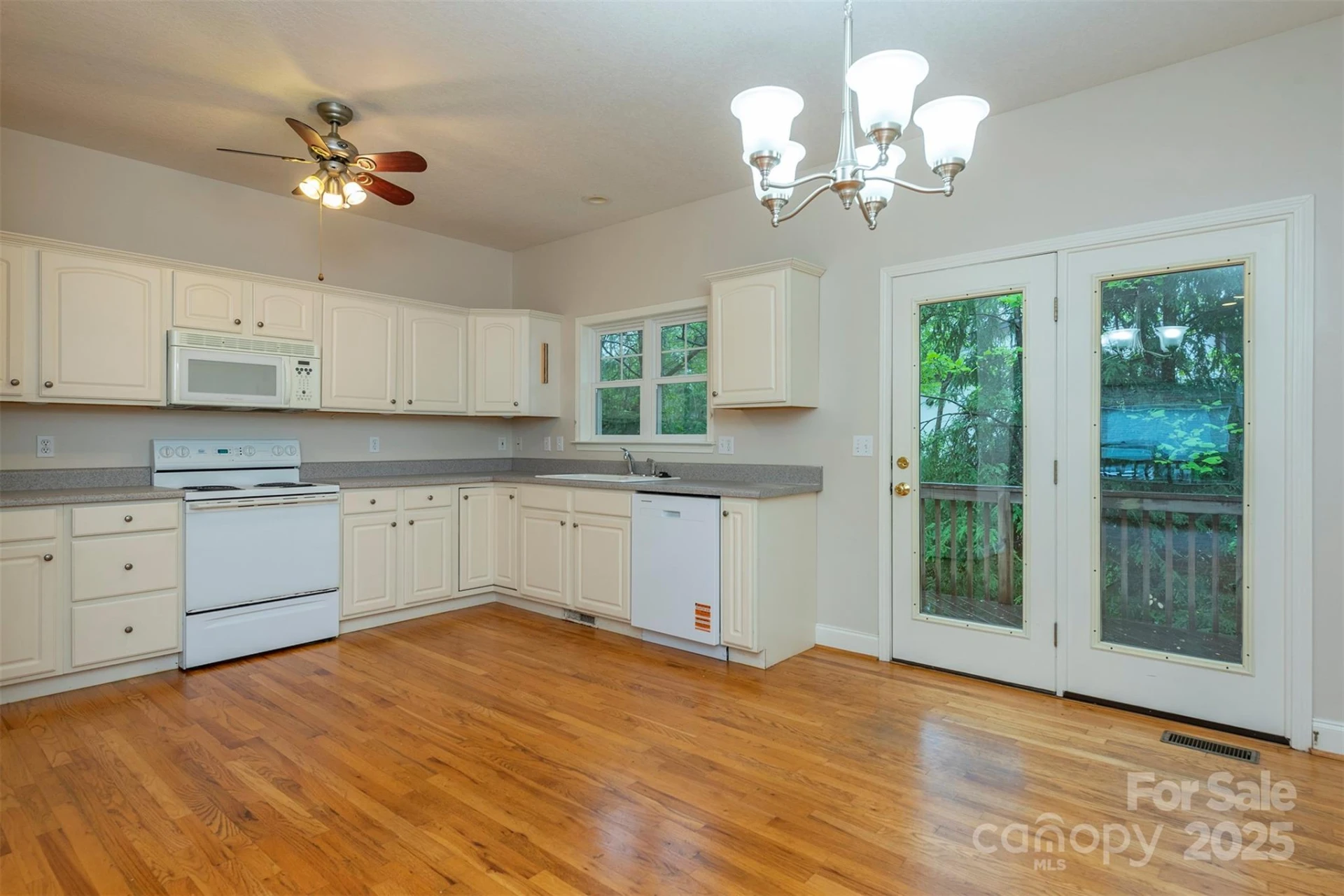 3 Teresa Way - Photo 6