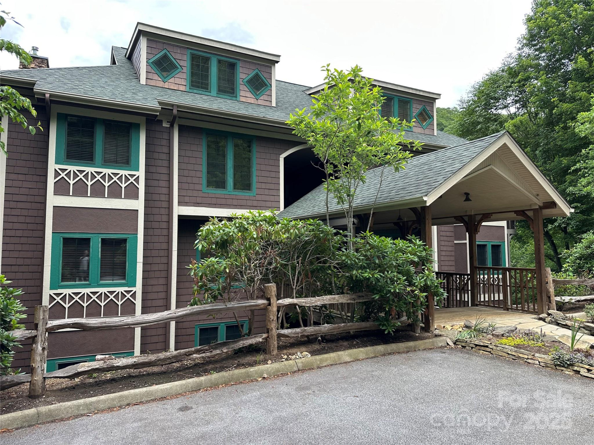 222 Creekside Way #D/101