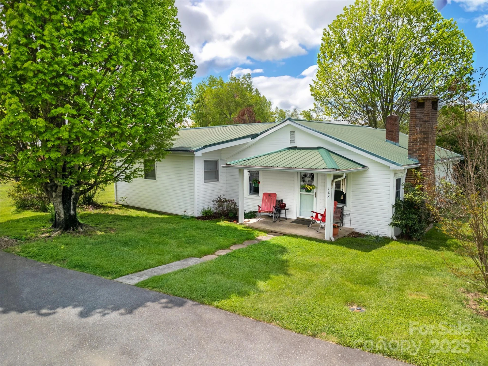 128 Summit Avenue - Photo 4