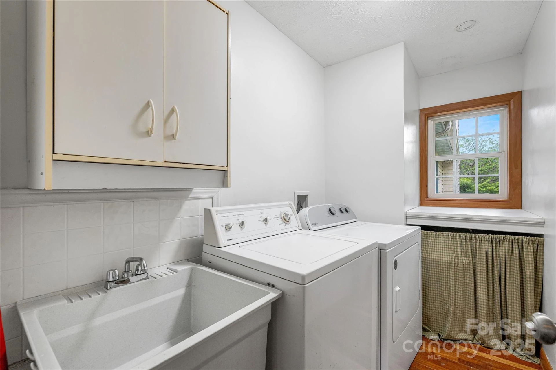318 Sandy Way - Photo 16