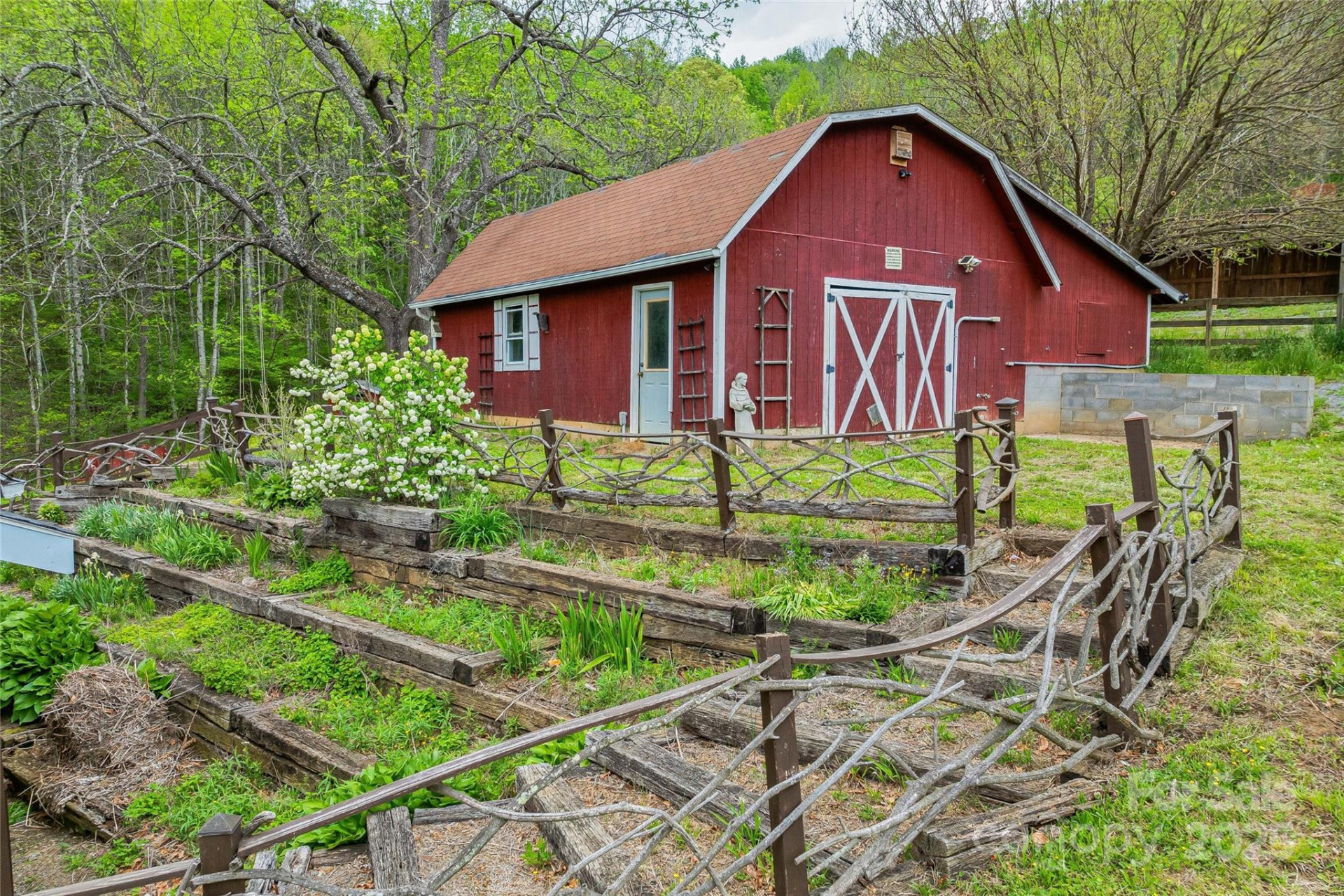 318 Sandy Way - Photo 4