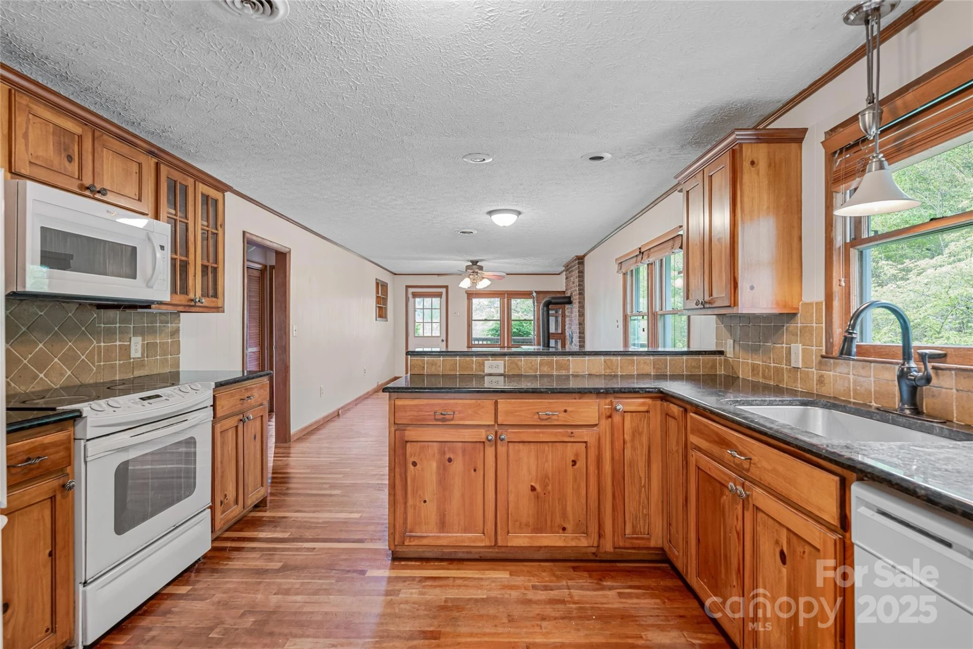 318 Sandy Way - Photo 7