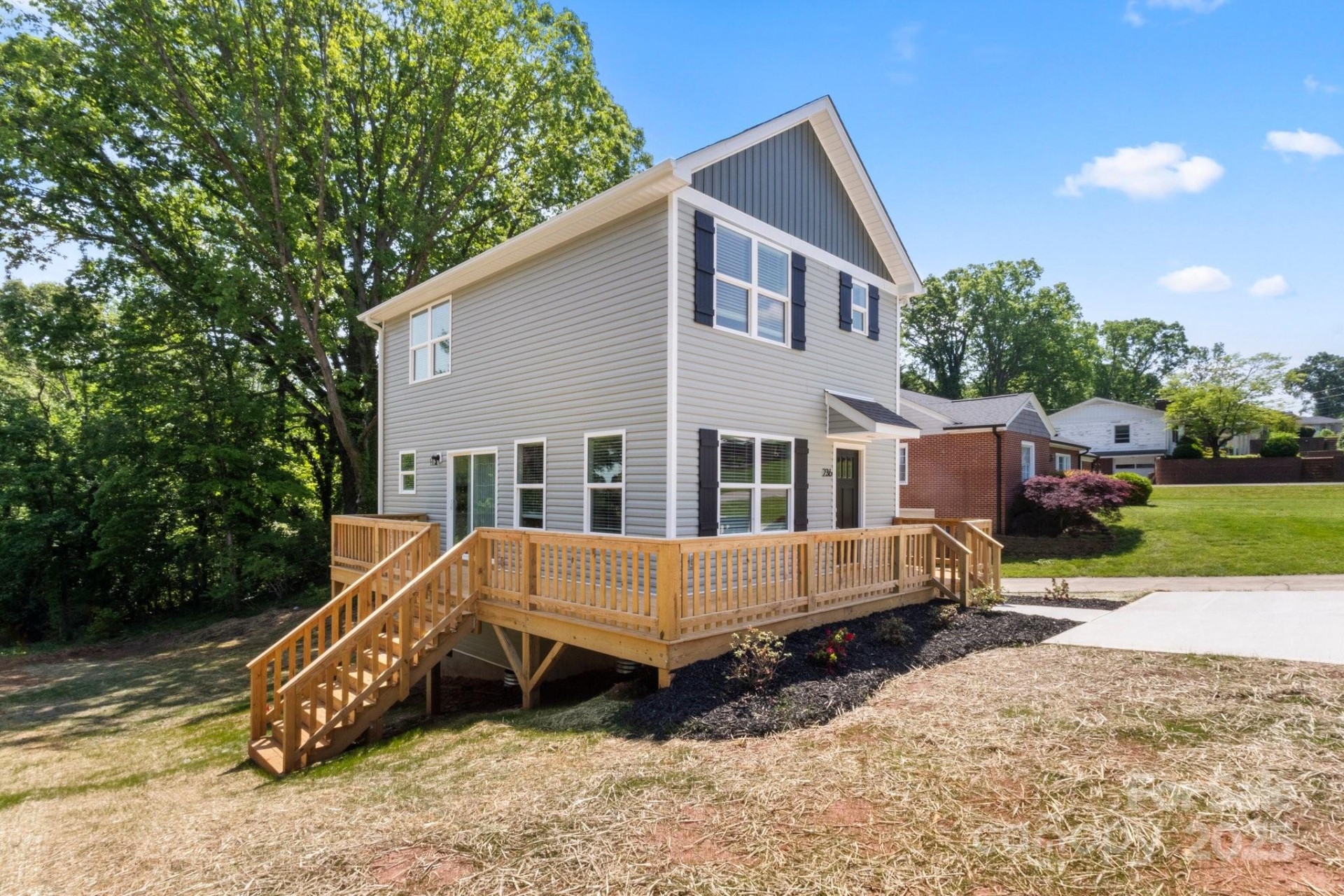 236 Elizabeth Avenue - Photo 2