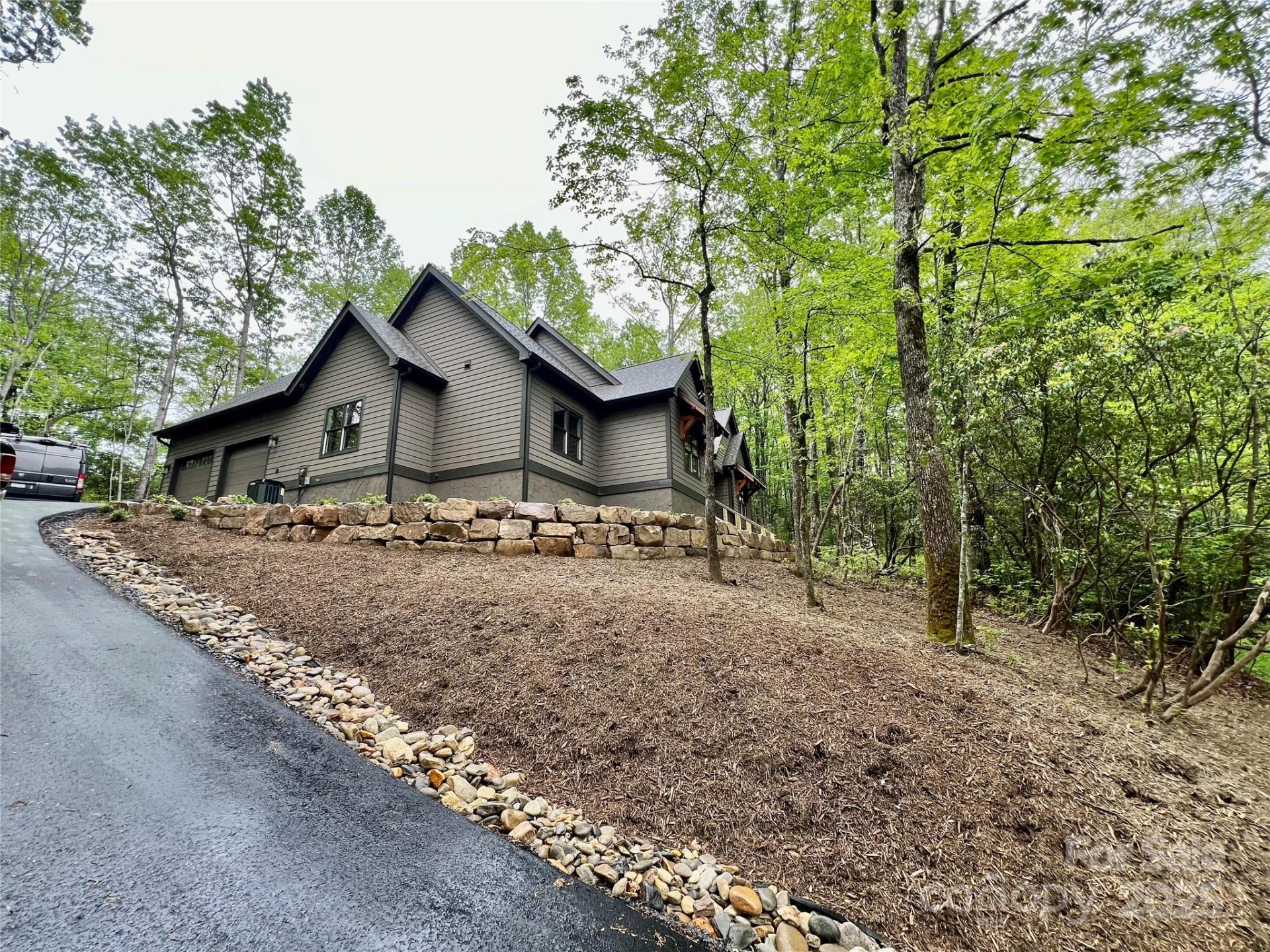 435 Soquili Drive - Photo 2
