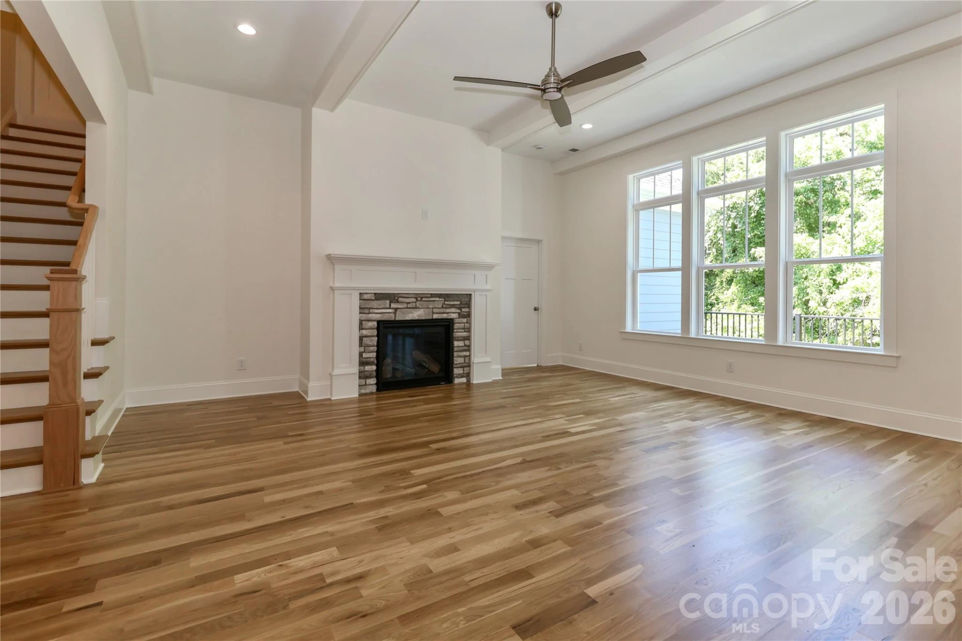 1061 The Glen Street - Photo 2