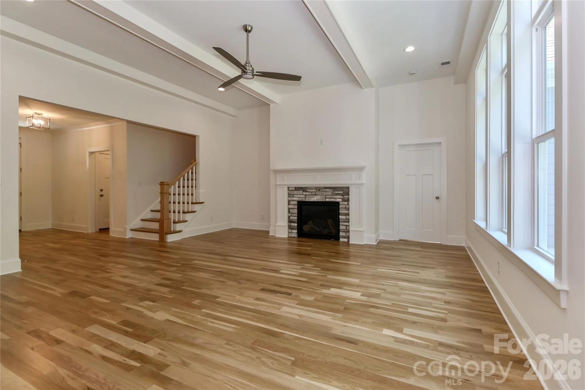 1061 The Glen Street - Photo 3