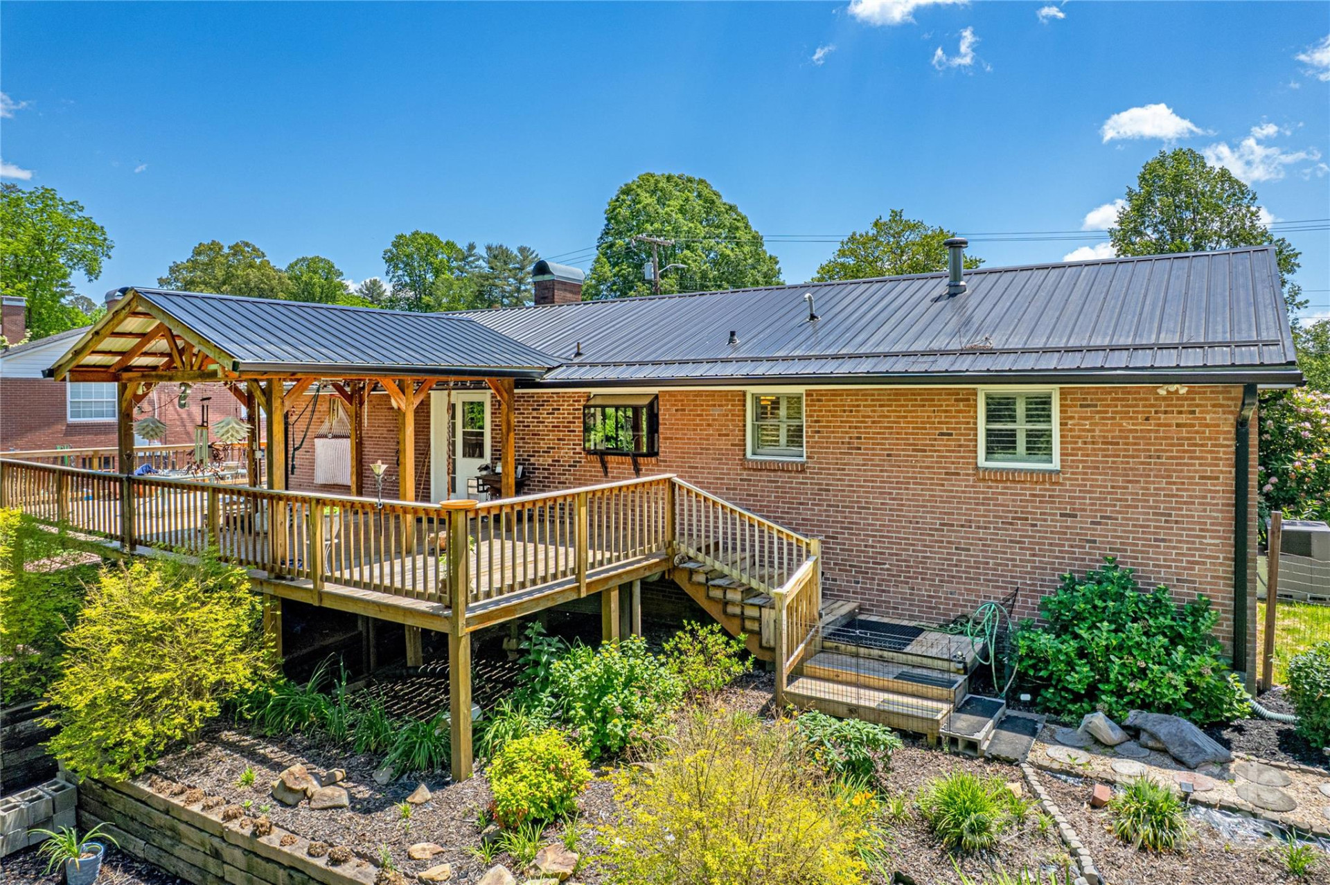 75 Hawthorne Drive - Photo 2