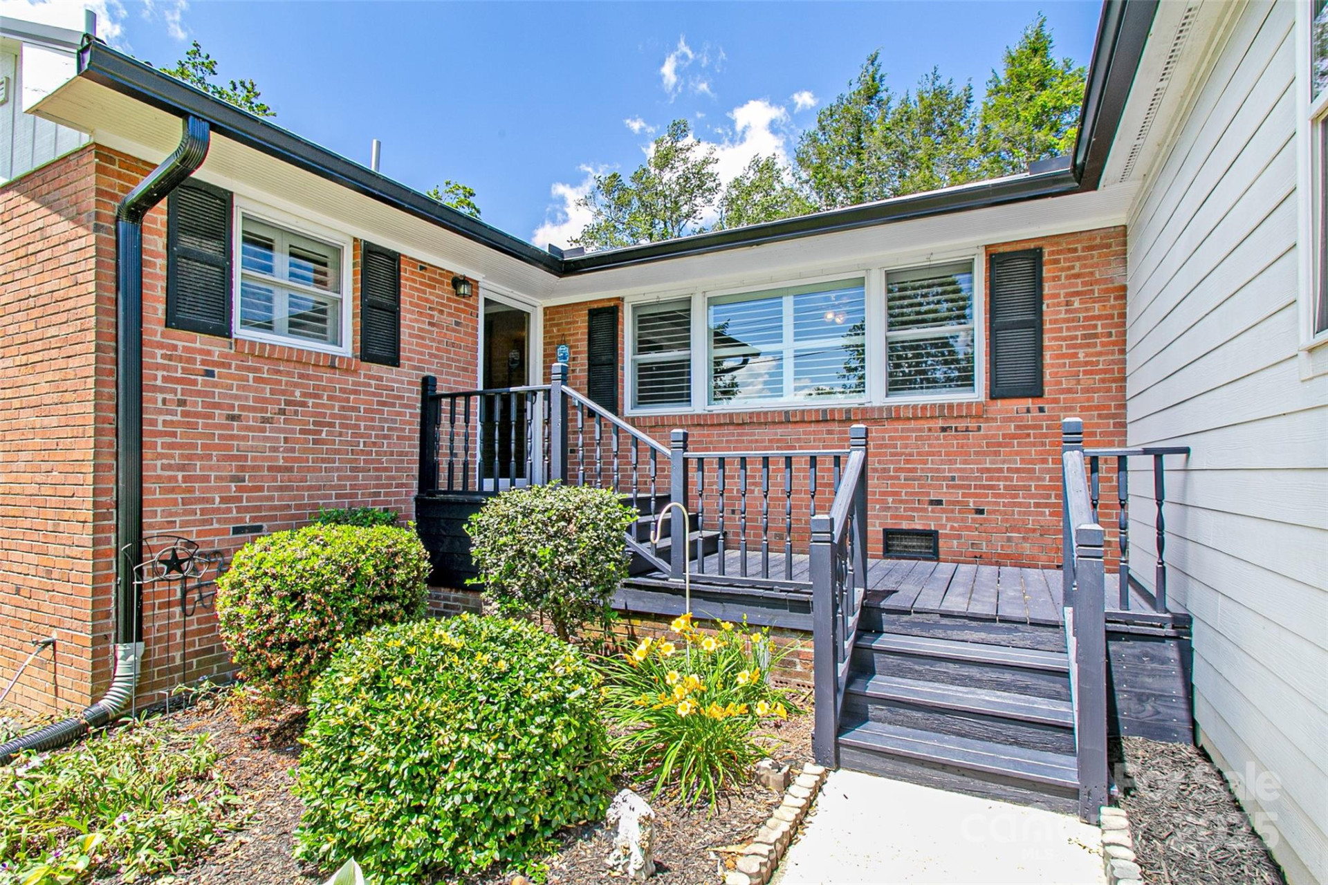 75 Hawthorne Drive - Photo 3