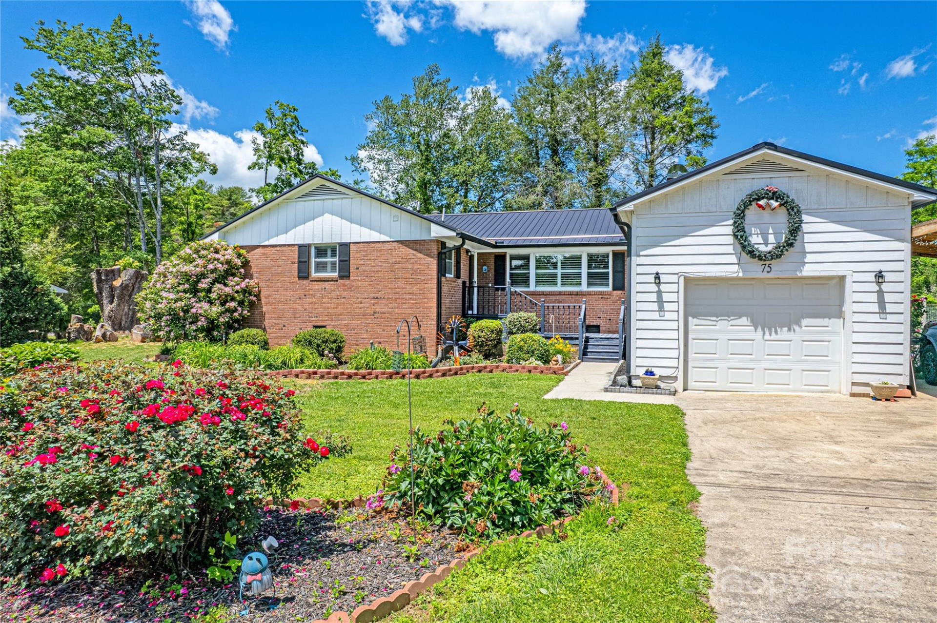 75 Hawthorne Drive - Photo 4