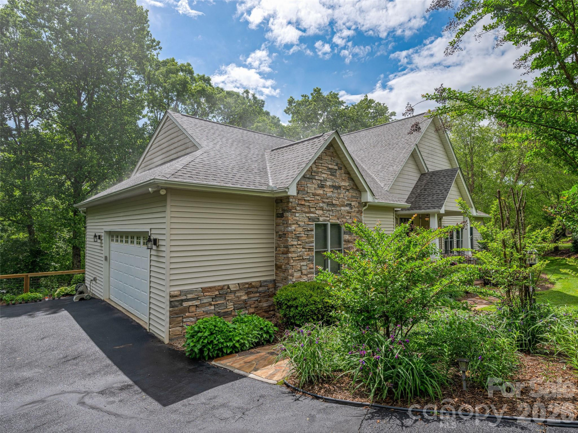 138 Bridlewood Trail - Photo 4