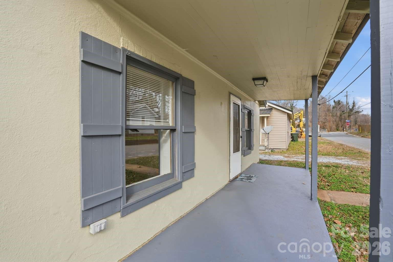 381 Cleghorn Street - Photo 2