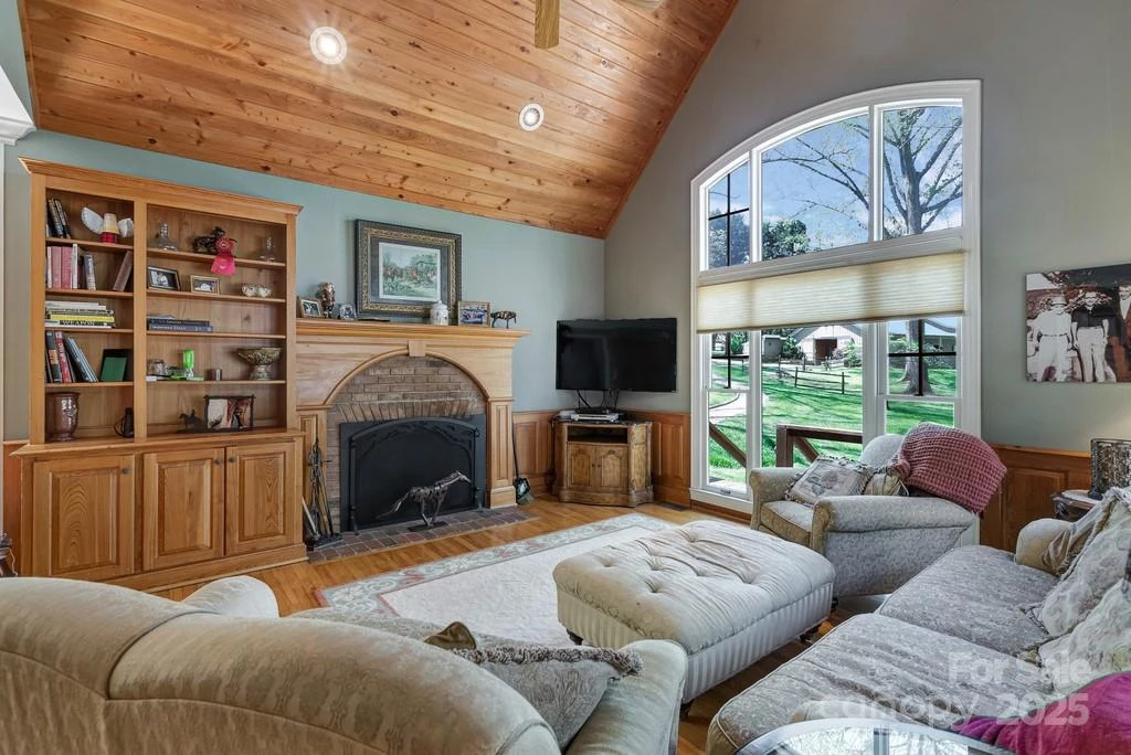 201 Hughes Creek - Photo 9
