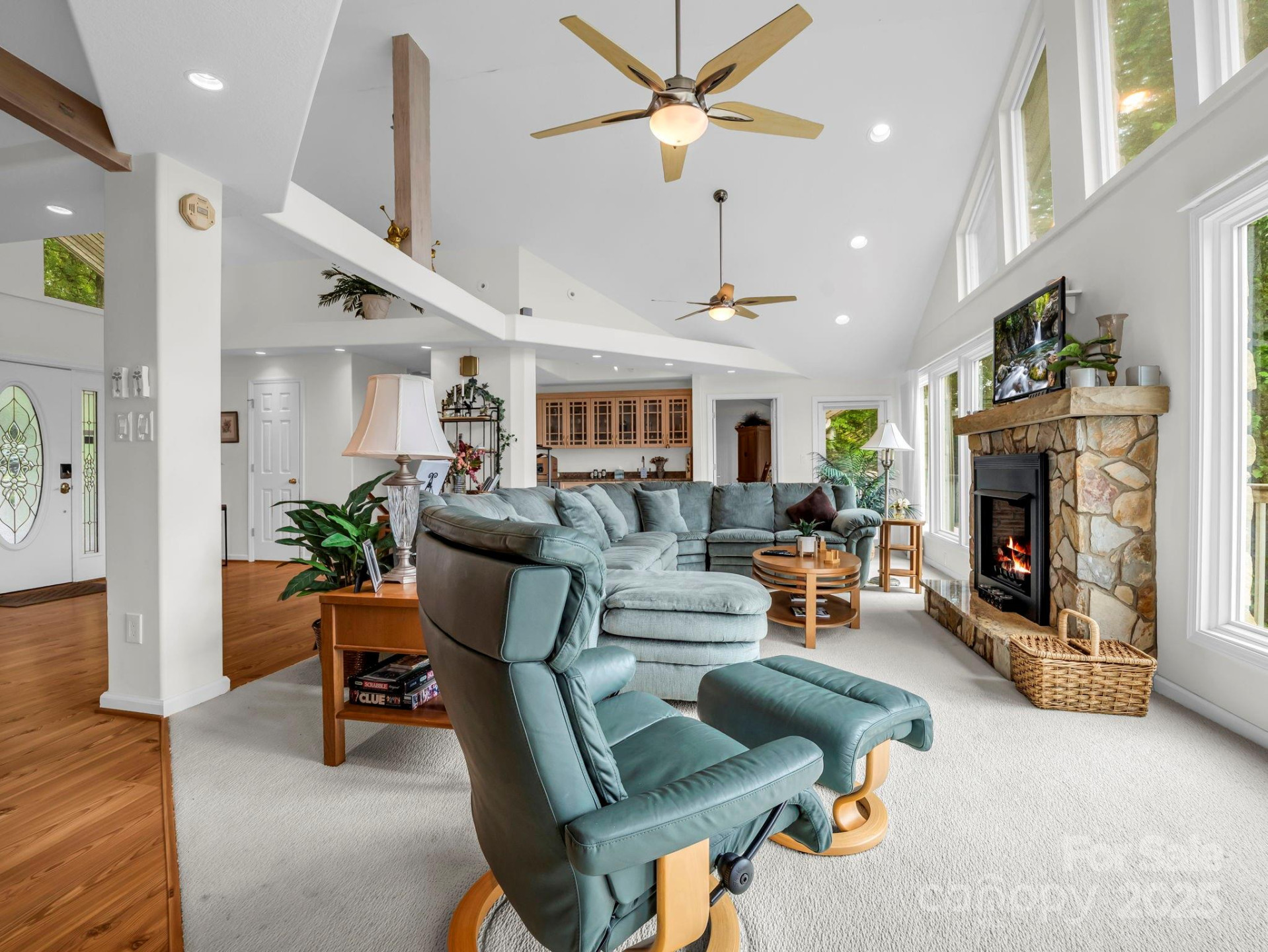 698 Youngs Mountain Drive - Photo 16