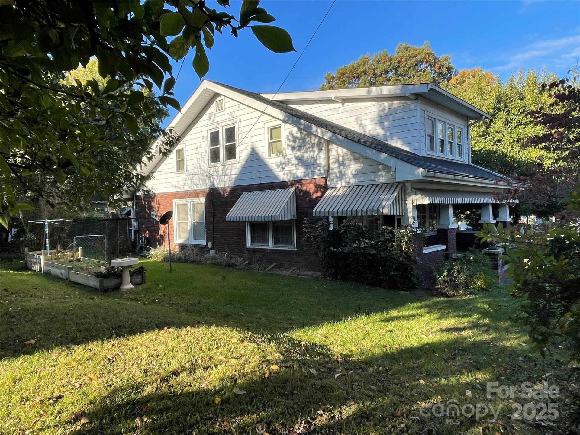 318 Academy Street - Photo 2