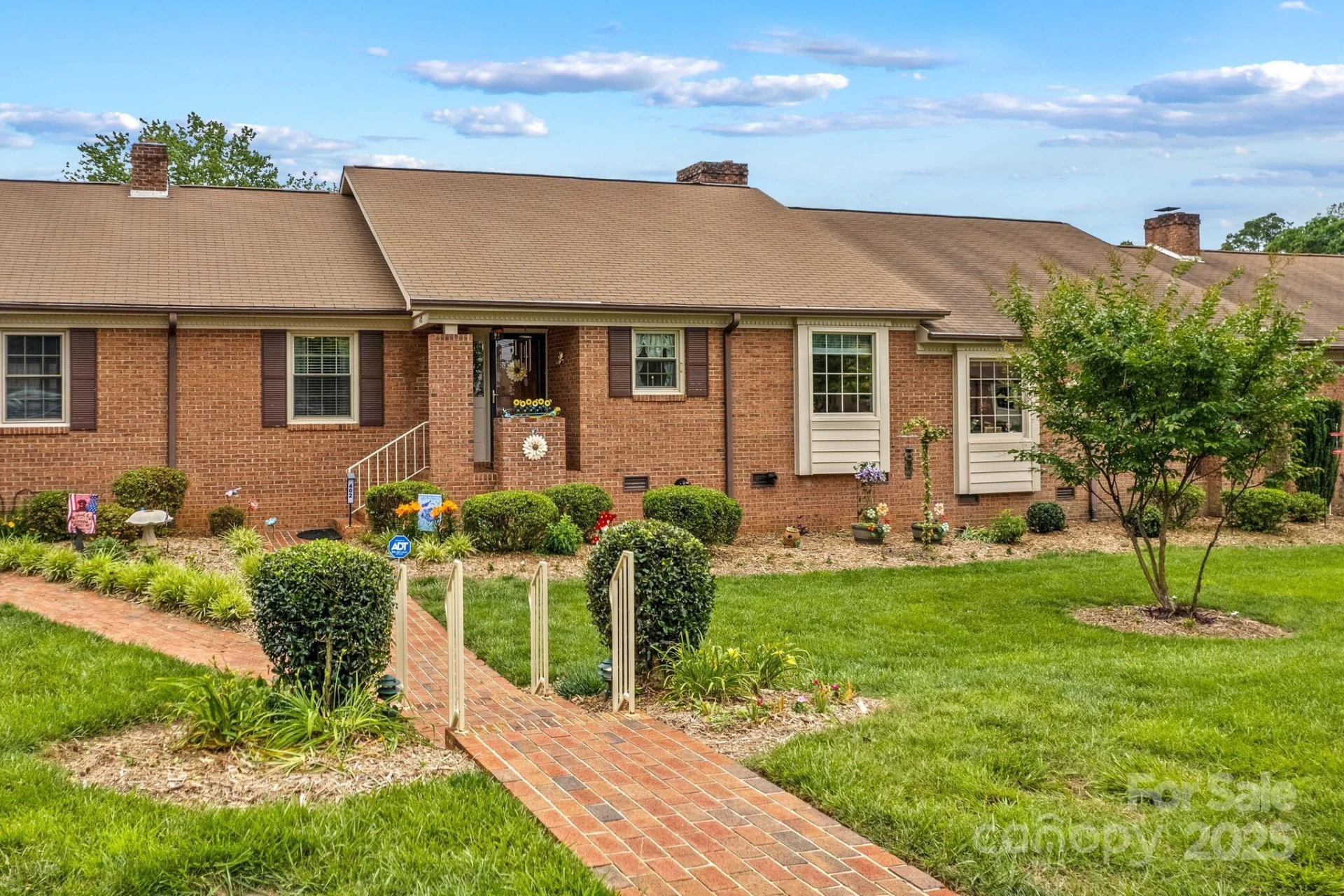 402 Swaim Court - Photo 4