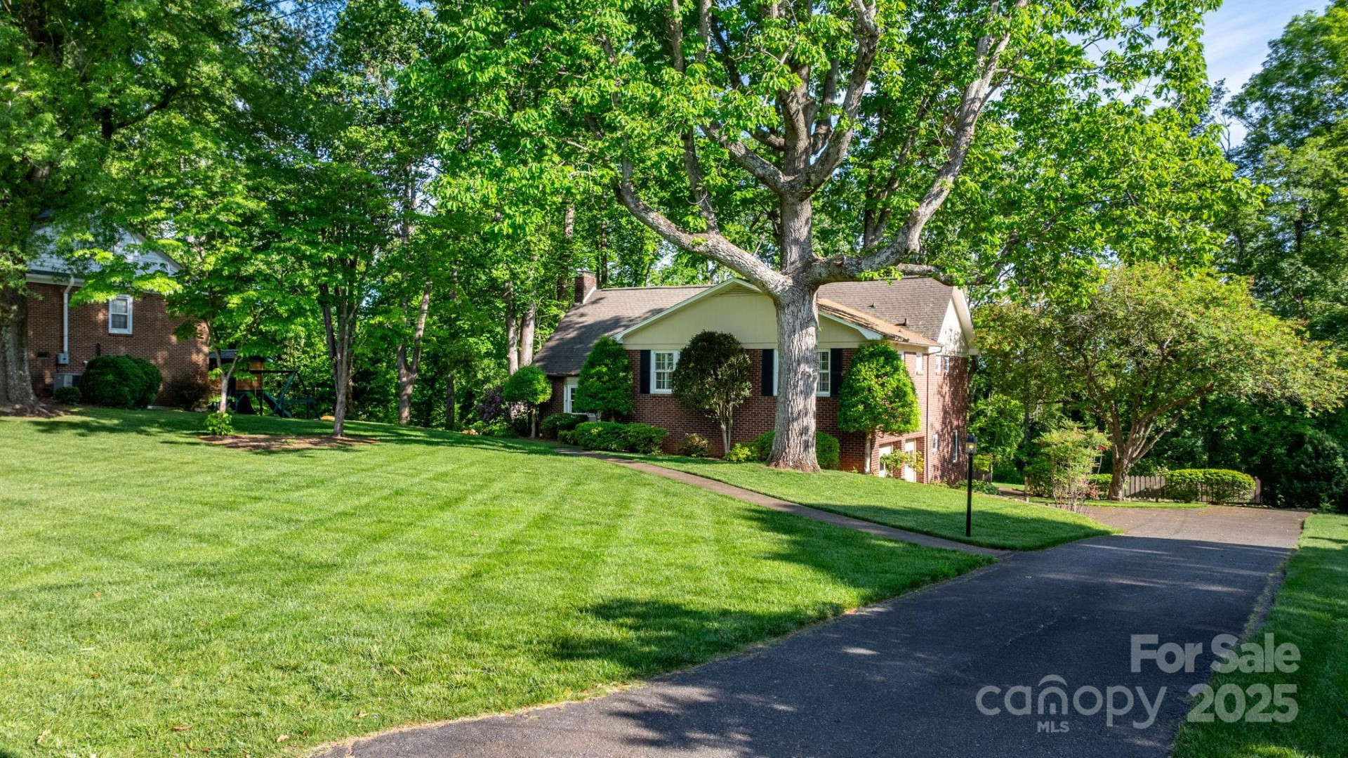 220 West Park Drive - Photo 2