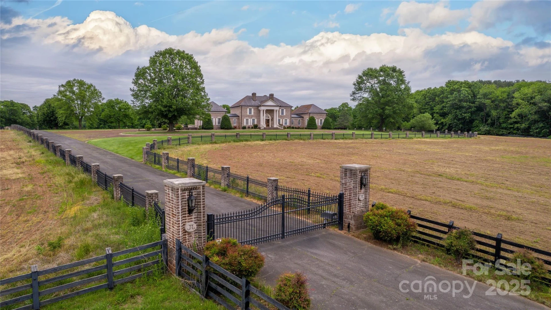 1100 Glen Oaks Drive