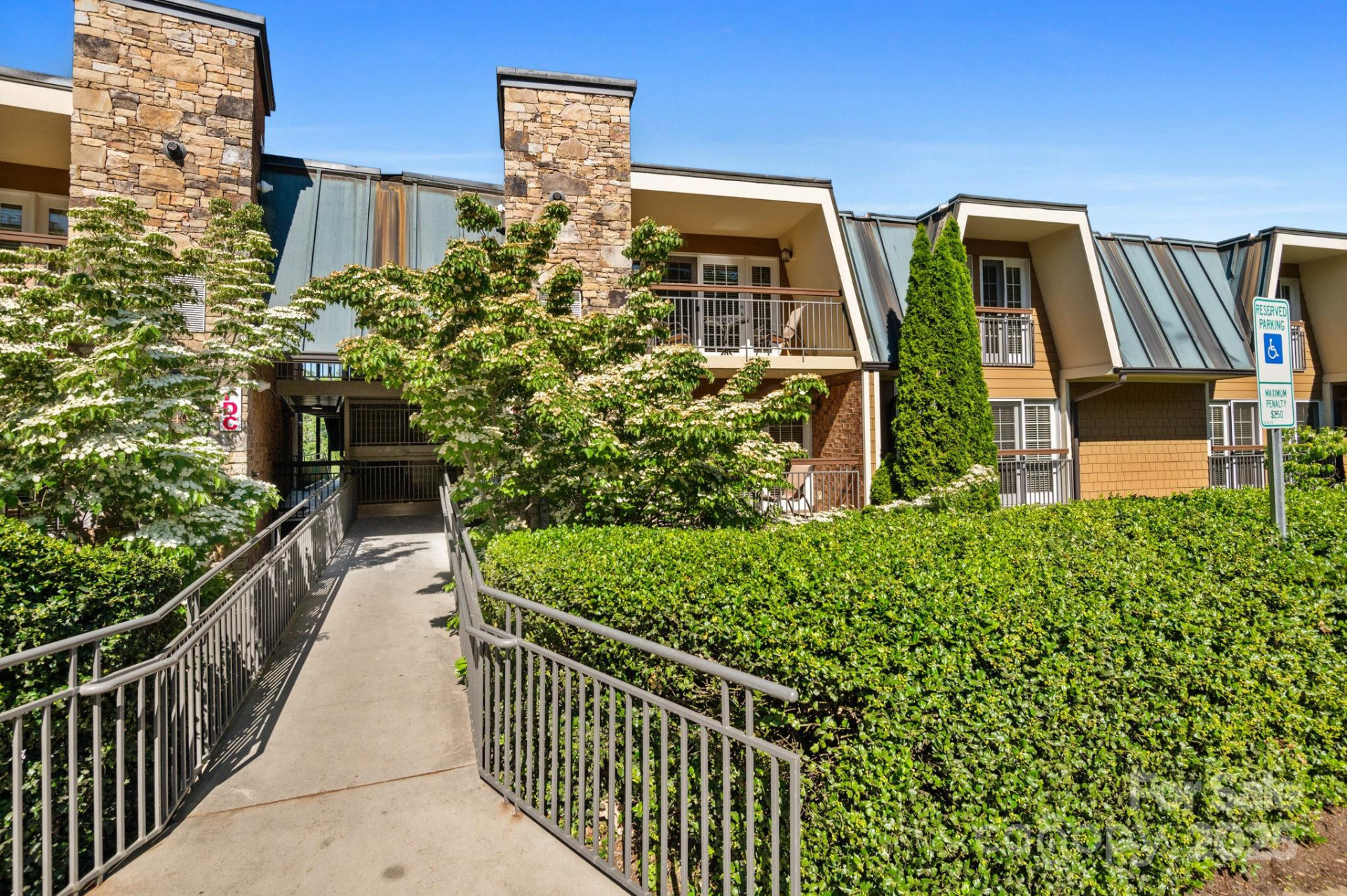 203 Bowling Park Road - Photo 2