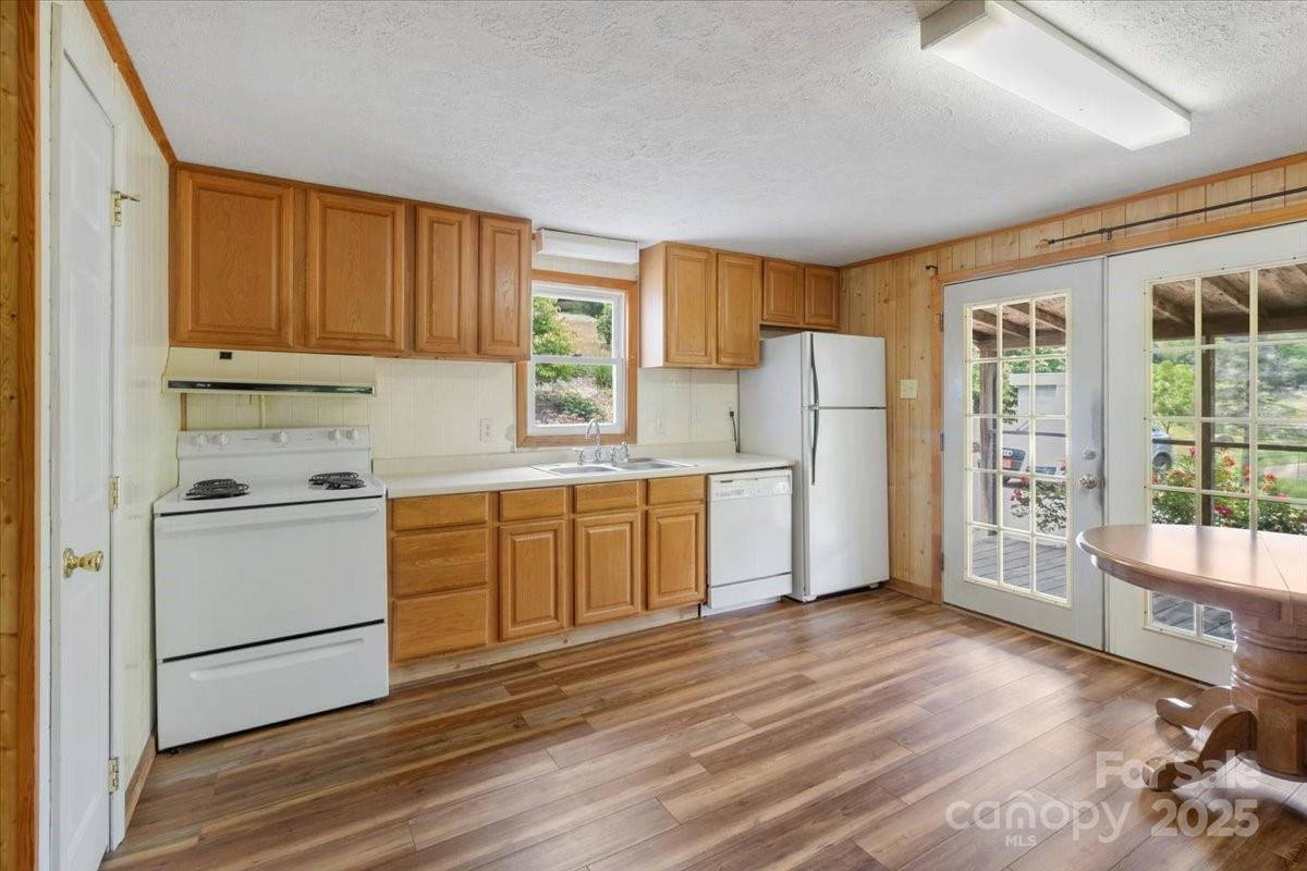 461 Tweed Road - Photo 14