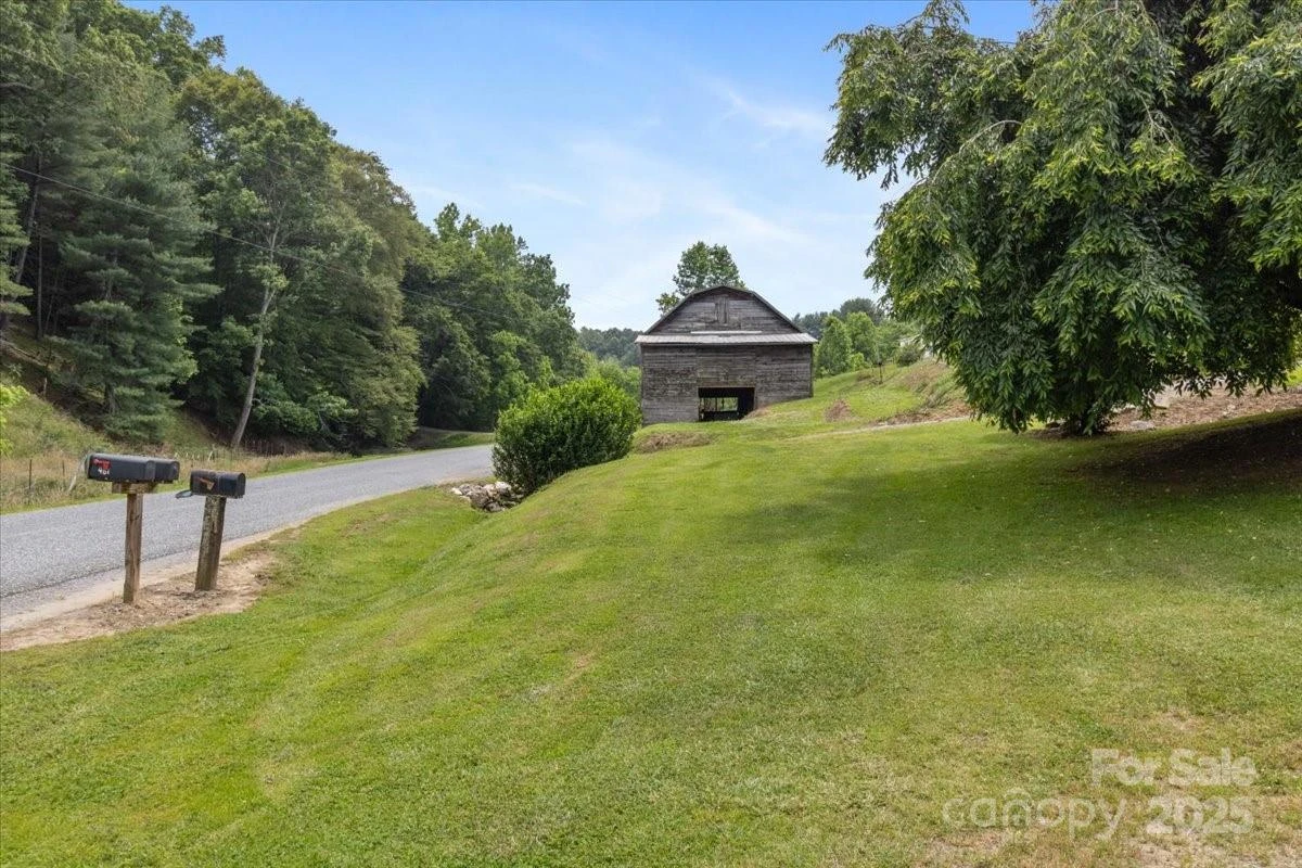 461 Tweed Road - Photo 7